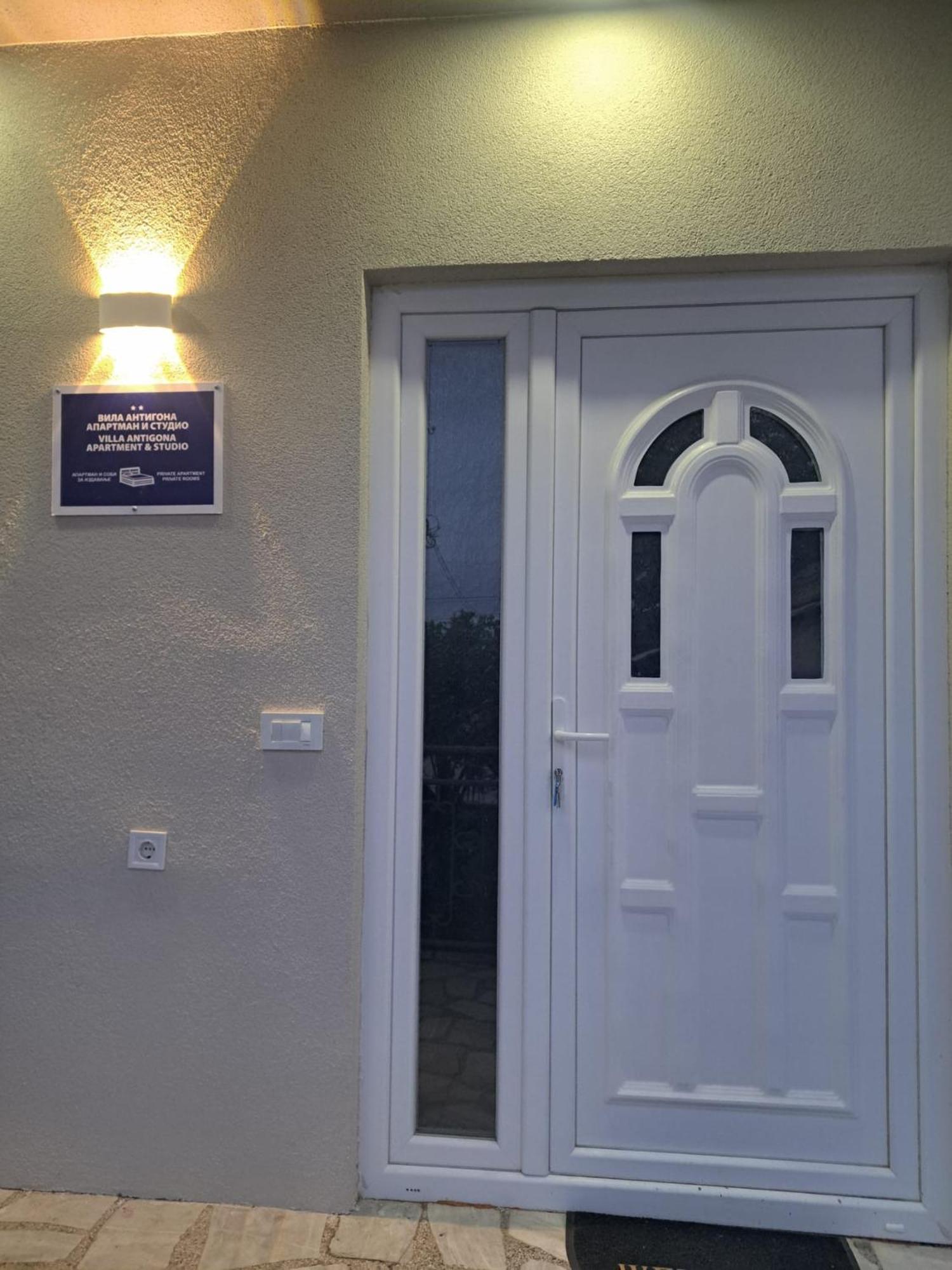 Villa Apartments&studio Antigona