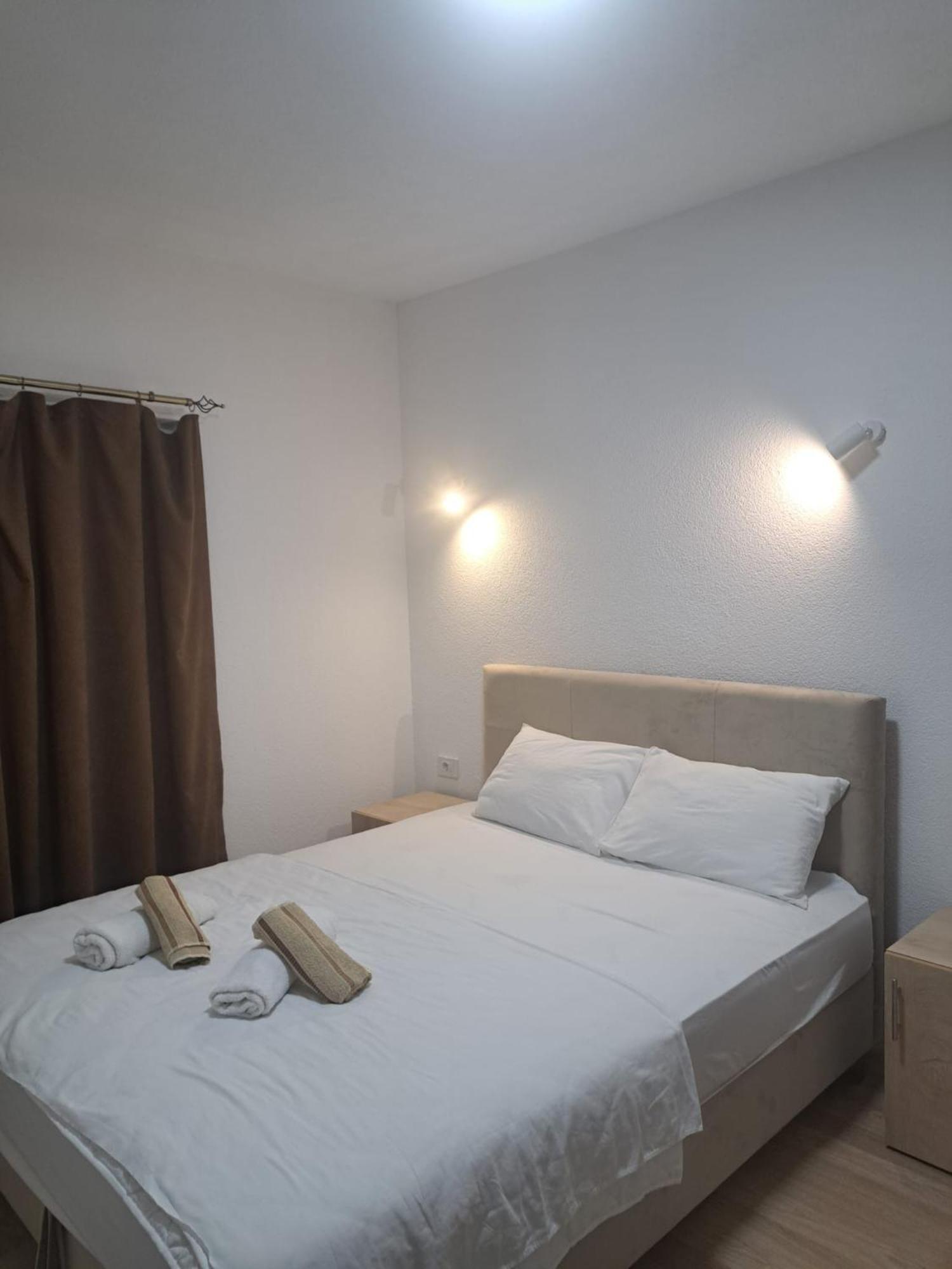 Villa Apartments&studio Antigona *