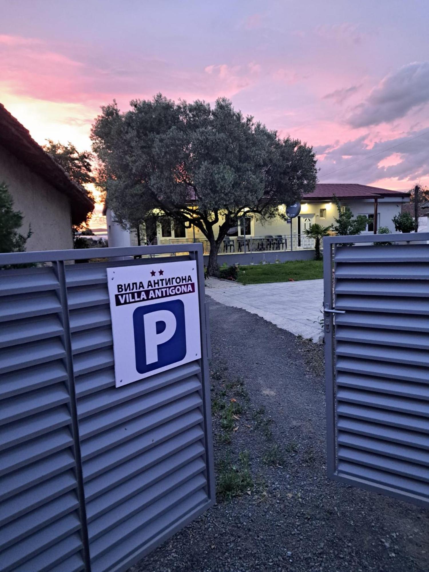 Apartments&studio Antigona