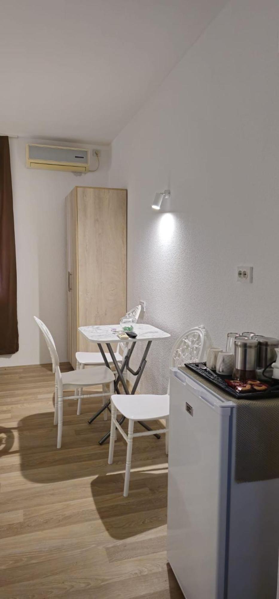 Apartments&studio Antigona Villa *